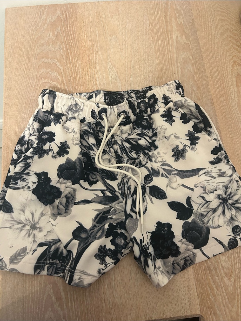 Tahari Black & White Floral Drawstring Hybrid Shorts